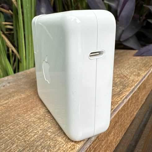 APPLE - CUBO USB-C DE 67W MACBOOK (NO INCLUYE CABLE)